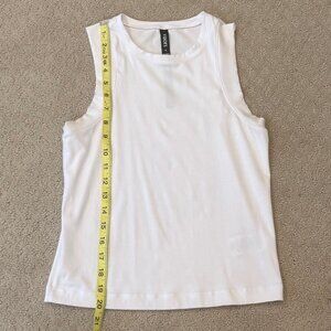 Vuori SL Pose Modern Tank - White Medium